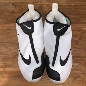 2013 men’s size 8.5 Nike glove sneakers